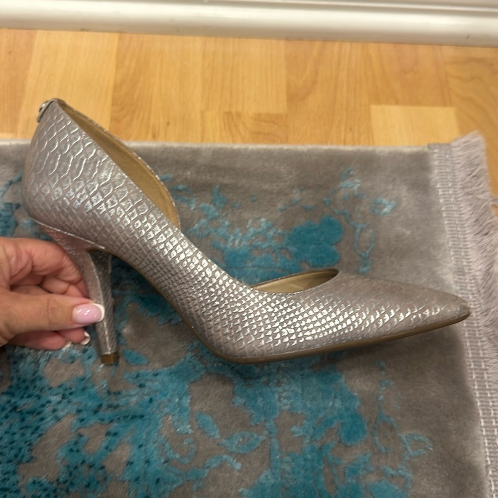A pointy toe and tapered heel balance a luxe pump set on a cushioned footbed